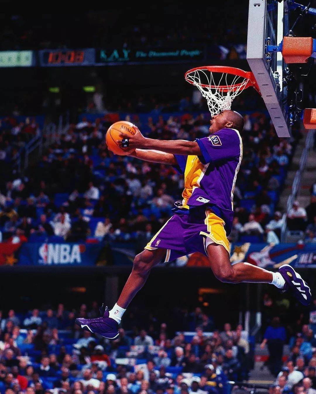 德天空：斯图加特就引进达希勒与伯恩利进行了具体的谈判